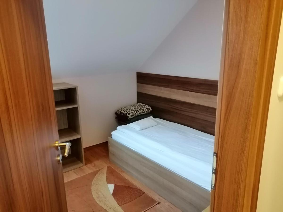 Csipkehaz Apartman Cserkeszőlő Eksteriør billede