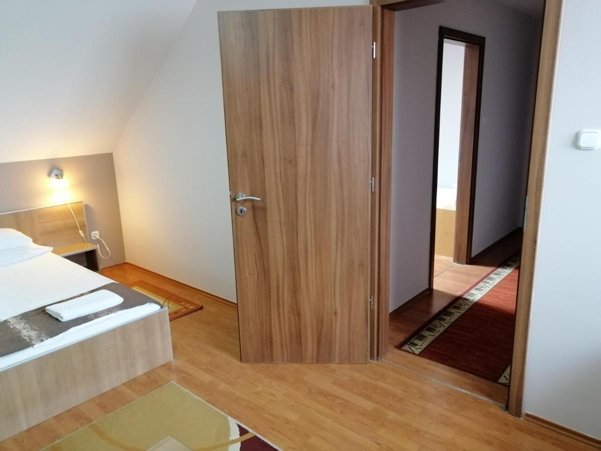 Csipkehaz Apartman Cserkeszőlő Eksteriør billede