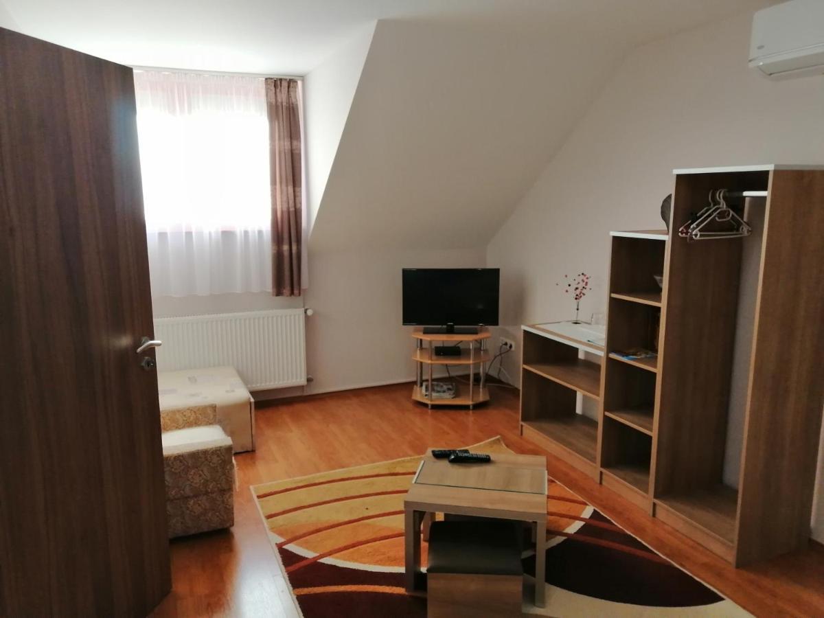 Csipkehaz Apartman Cserkeszőlő Eksteriør billede