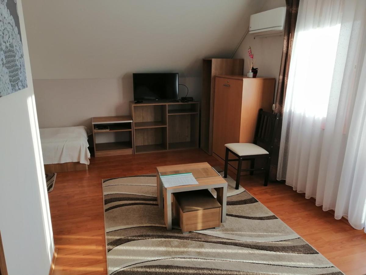 Csipkehaz Apartman Cserkeszőlő Eksteriør billede