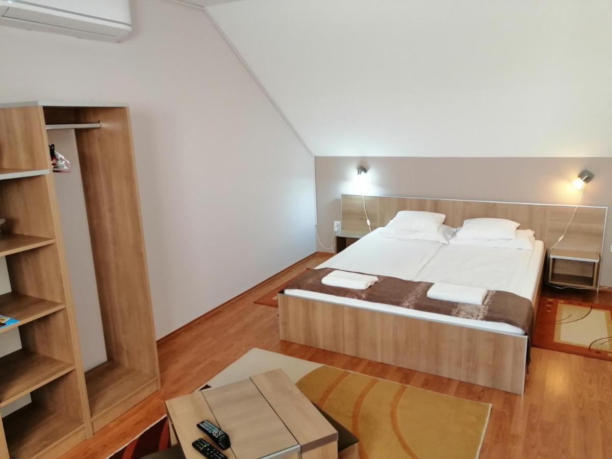 Csipkehaz Apartman Cserkeszőlő Eksteriør billede