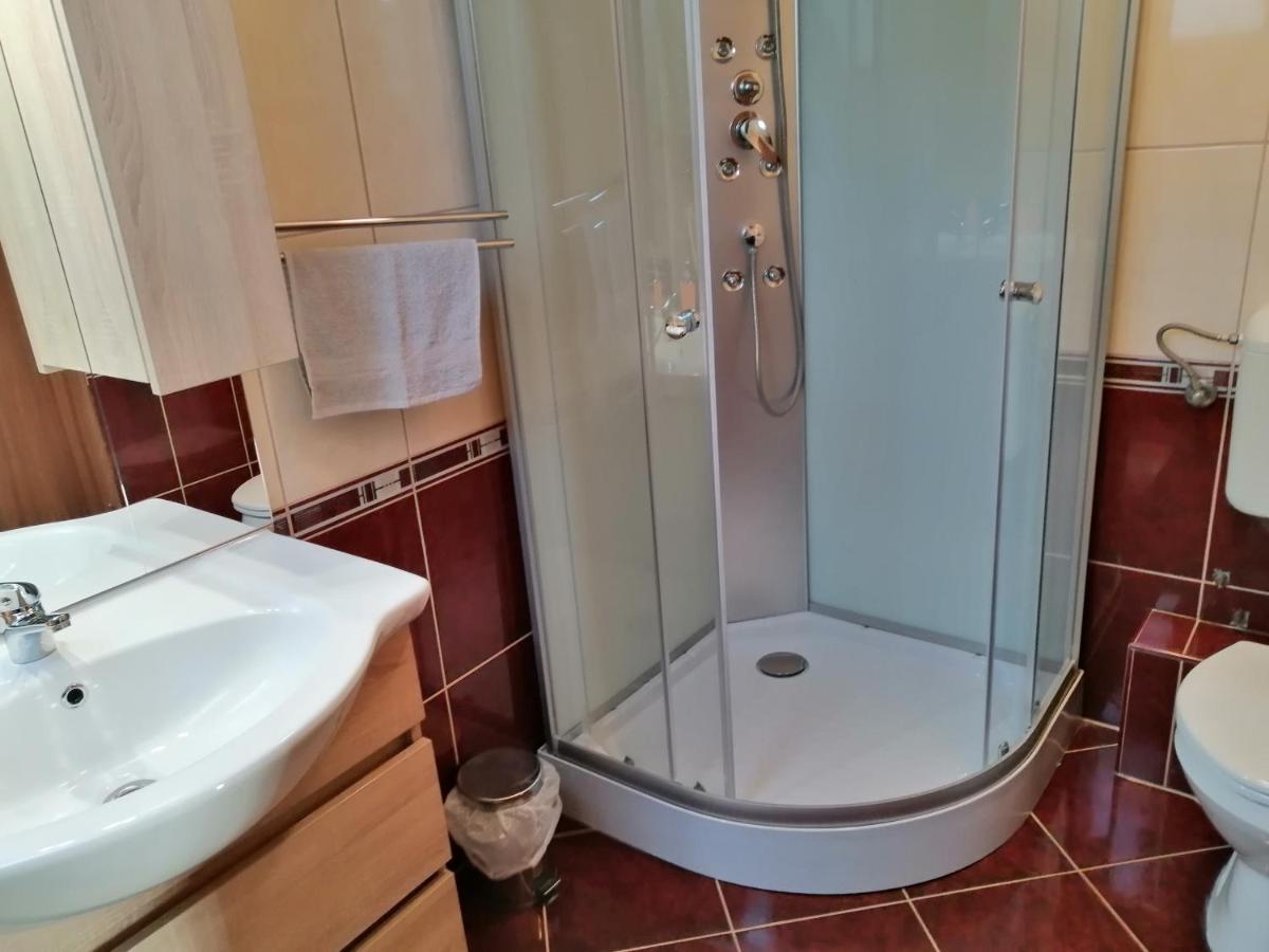 Csipkehaz Apartman Cserkeszőlő Eksteriør billede