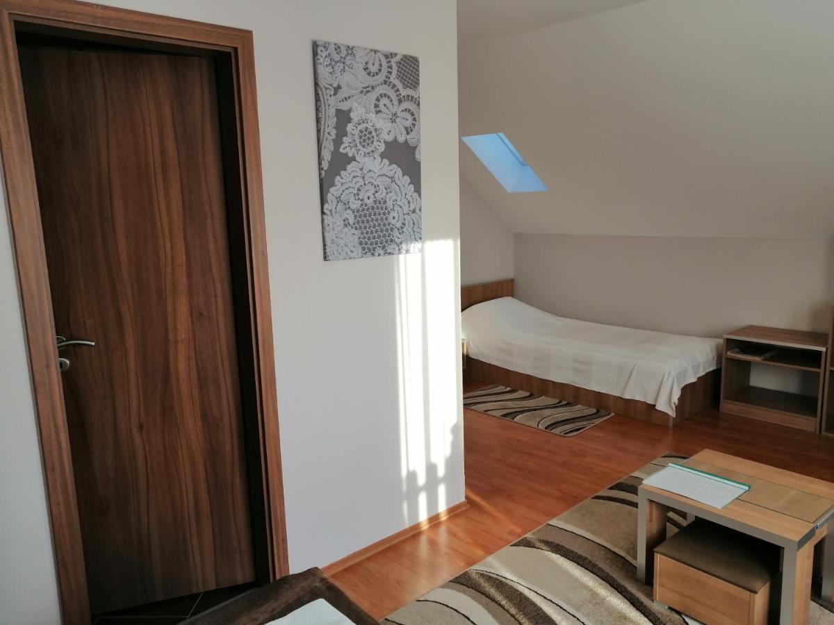 Csipkehaz Apartman Cserkeszőlő Eksteriør billede