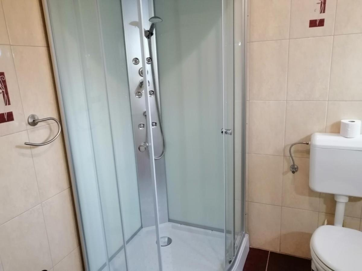 Csipkehaz Apartman Cserkeszőlő Eksteriør billede