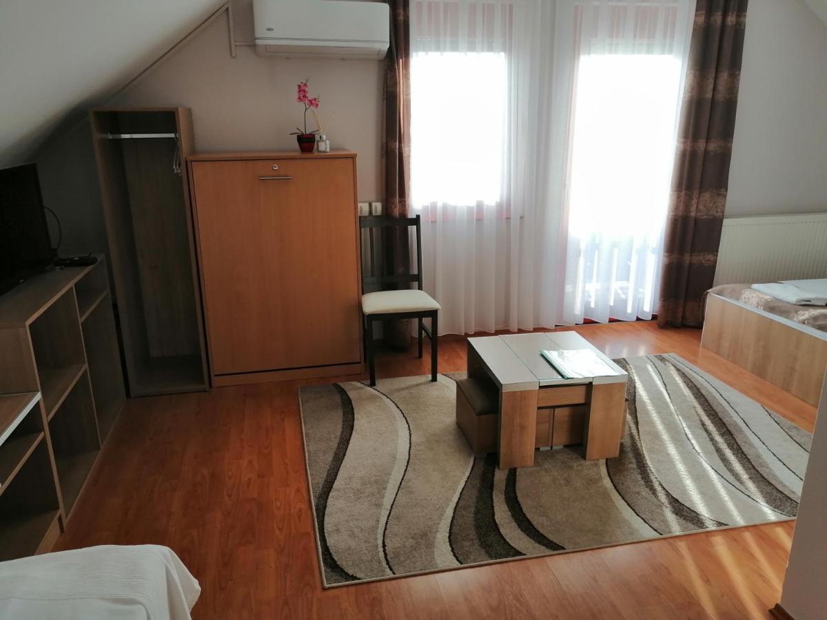 Csipkehaz Apartman Cserkeszőlő Eksteriør billede