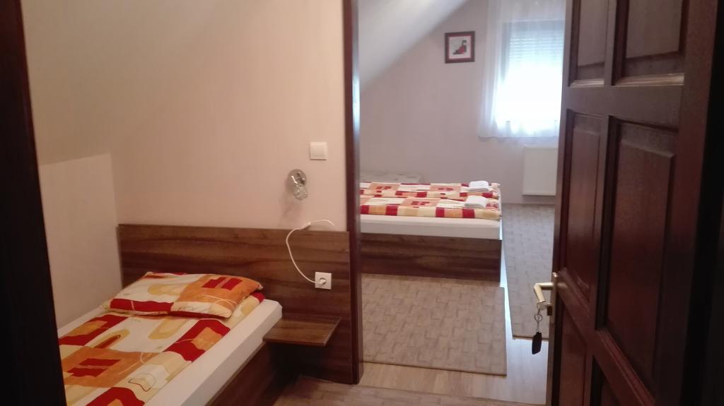 Csipkehaz Apartman Cserkeszőlő Eksteriør billede