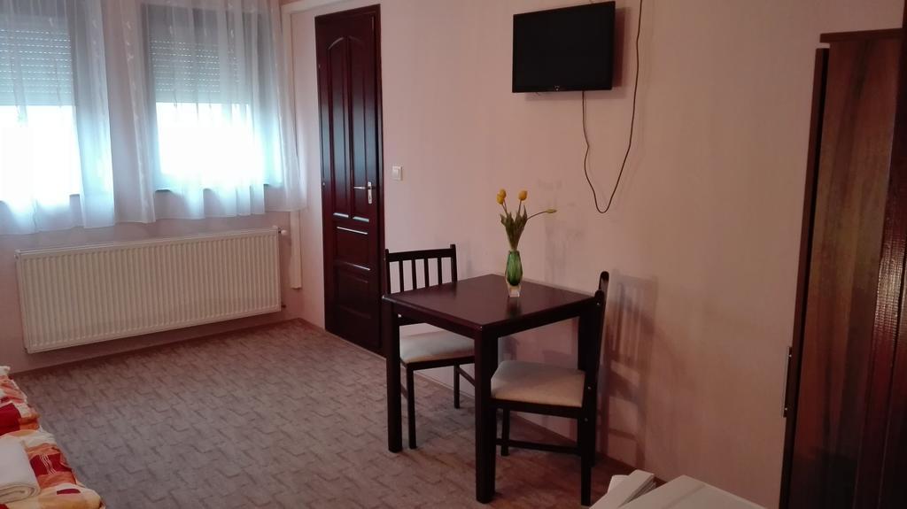 Csipkehaz Apartman Cserkeszőlő Eksteriør billede