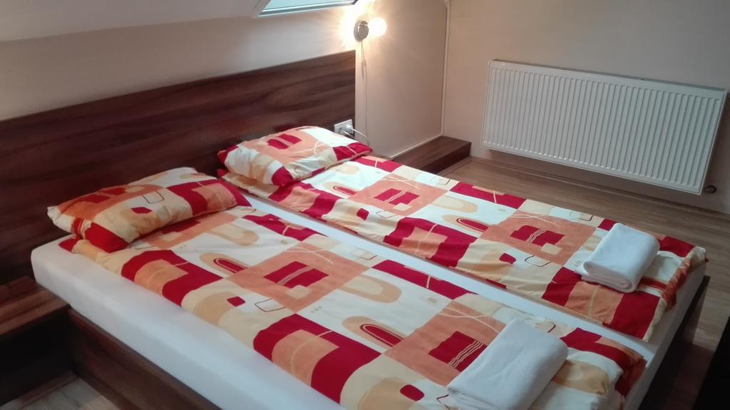 Csipkehaz Apartman Cserkeszőlő Eksteriør billede