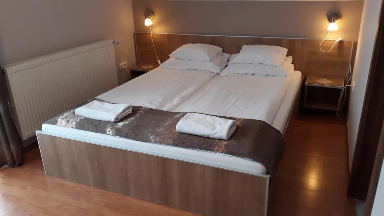 Csipkehaz Apartman Cserkeszőlő Eksteriør billede