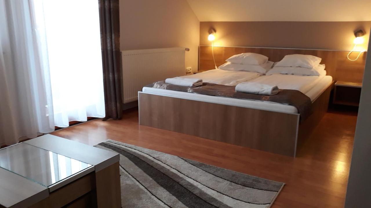Csipkehaz Apartman Cserkeszőlő Eksteriør billede