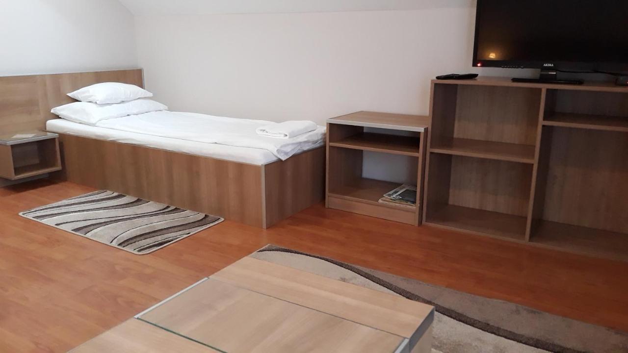 Csipkehaz Apartman Cserkeszőlő Eksteriør billede